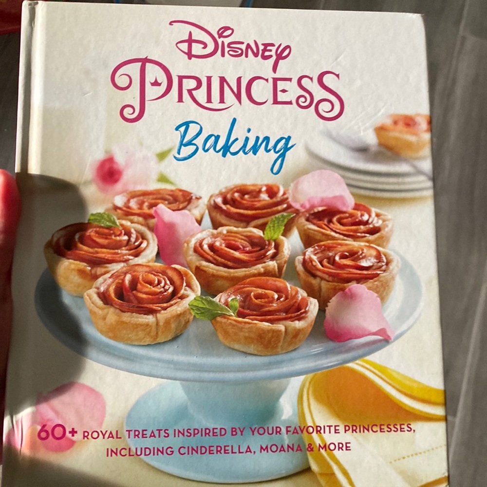 NWT Disney Princess Baking Cookbook